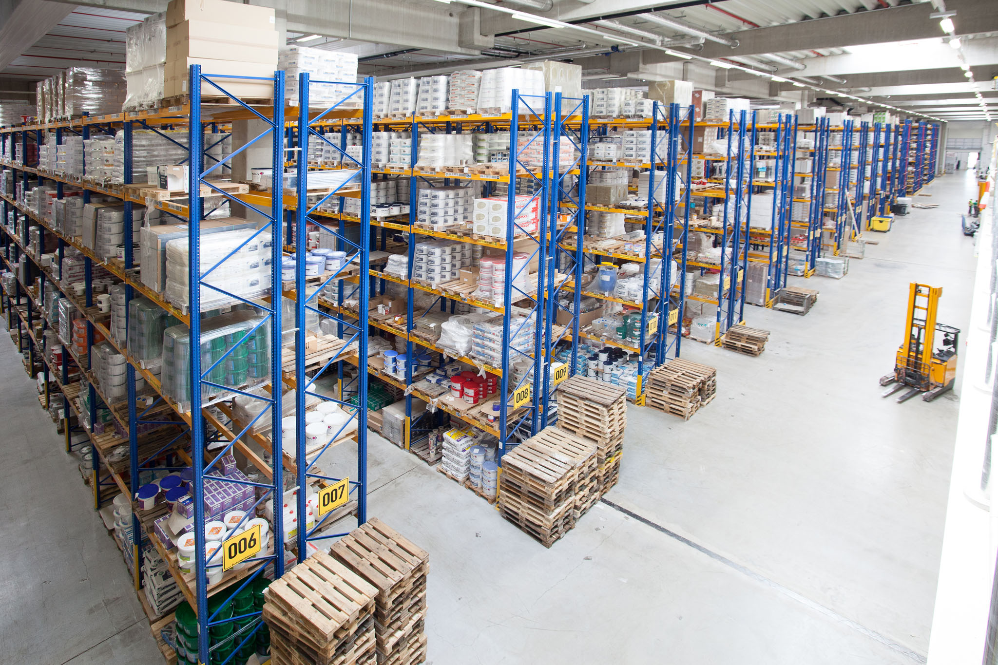 Logistikzentren + Lagerhallen